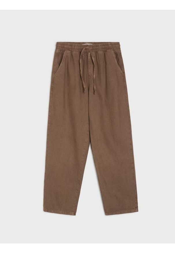 Sinsay - Jeansy jogger balloon z efektem sprania z lyocellem - brązowy. Kolor: brązowy