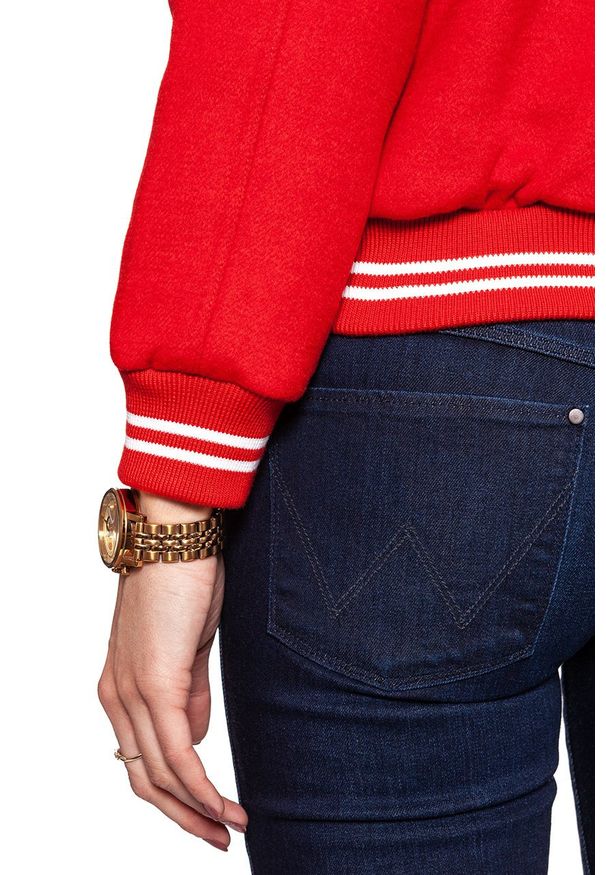 Wrangler - DAMSKA KURTKA PRZEJŚCIOWA WRANGLER BOMBER JACKET SALSA RED W4130VUWN 112128766. Materiał: skóra ekologiczna. Wzór: aplikacja. Sezon: lato