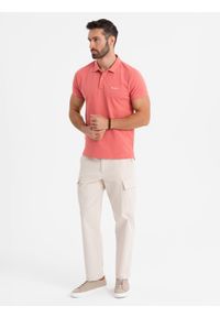 Ombre Clothing - Koszulka polo z bawełnianej dzianiny pique – koralowa V6 - Rozmiar: M. Okazja: na co dzień. Typ kołnierza: polo. Kolor: pomarańczowy. Materiał: bawełna, dzianina. Długość rękawa: krótki rękaw. Długość: krótkie. Wzór: haft. Styl: casual, elegancki #8
