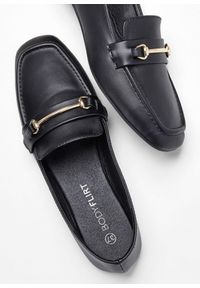 bonprix - Półbuty loafersy. Kolor: czarny