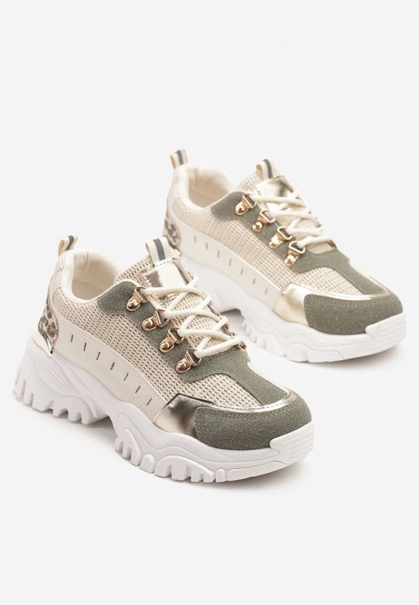 Renee - Beżowo-Zielone Sneakersy w Steetwearowym Stylu na Tłoczonej Platformie Ozdobione Wzorem w Panterkę Gonavielle. Okazja: na co dzień. Kolor: beżowy. Materiał: jeans. Wzór: aplikacja, motyw zwierzęcy. Obcas: na platformie