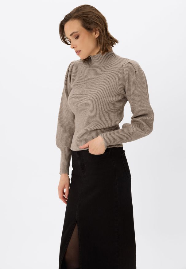 Volcano - Prążkowany sweter S-MOKA. Okazja: na co dzień. Materiał: prążkowany. Wzór: prążki, gładki, ze splotem. Styl: casual, elegancki