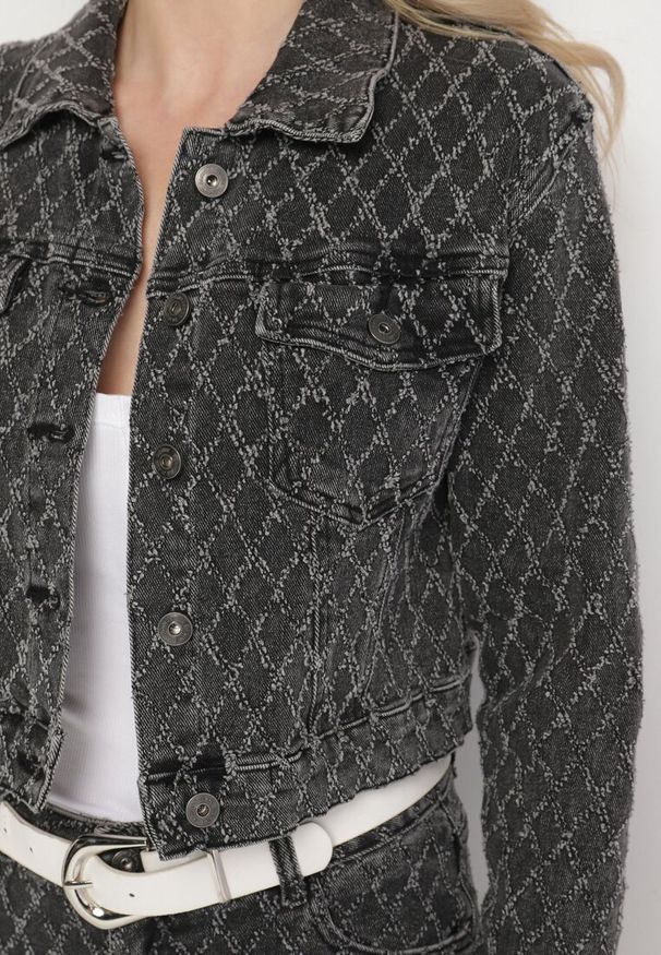 Born2be - Szara Bawełniana Kurtka Jeansowa z Geometrycznym Wzorem Arivale. Okazja: na co dzień. Kolor: szary. Materiał: bawełna, jeans. Wzór: geometria. Styl: klasyczny, elegancki, casual