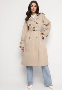 Born2be - Beżowy Płaszcz Trencz Dwurzędowy z Paskiem Cloimia. Okazja: na co dzień. Kolor: beżowy. Materiał: dzianina. Długość rękawa: długi rękaw. Długość: do kolan. Styl: wizytowy, klasyczny, casual, elegancki #1