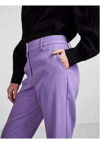 YAS Spodnie materiałowe 26028860 Fioletowy Regular Fit. Kolor: fioletowy. Materiał: materiał #2