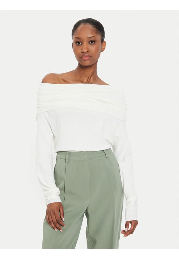 Kontatto Sweter AI2025 3M0113 Écru Regular Fit. Kolor: kremowy. Materiał: syntetyk