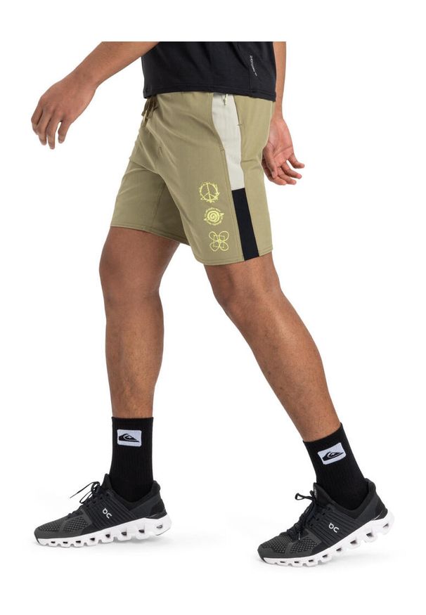 Quiksilver - Szorty treningowe dla Mężczyzn OMNI TRAINING 17" Beżowy. Kolor: beżowy. Materiał: elastan, poliester, materiał. Długość: krótkie. Sezon: lato
