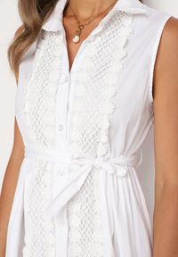 Born2be - Biała Rozkloszowana Sukienka z Bawełny o Koszulowym Kroju Wiązana w Pasie Calelia. Okazja: na co dzień. Kolor: biały. Materiał: bawełna. Typ sukienki: koszulowe. Styl: casual #7