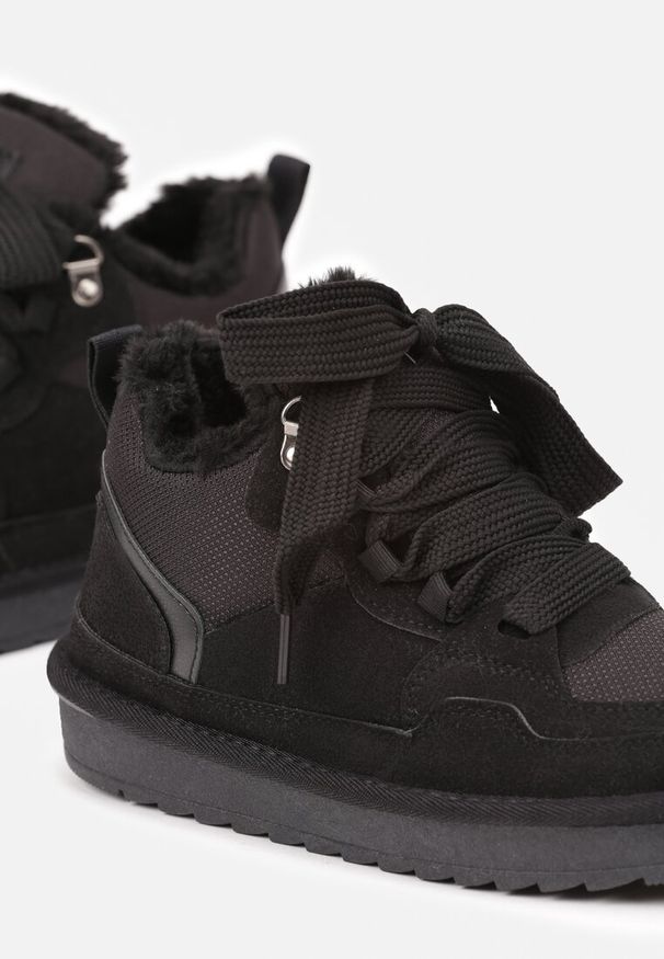 Born2be - Czarne Sneakersy Vices w Stylu Śniegowców Ocieplane z Szerokim Sznurowaniem Rennith. Okazja: na spacer. Kolor: czarny. Materiał: wełna. Sezon: jesień. Obcas: na płaskiej podeszwie. Sport: turystyka piesza