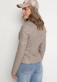 Born2be - Ciemnobeżowa Kurtka Ramoneska z Napami Asymetrycznym Suwakiem Mevilina. Okazja: na co dzień. Kolor: beżowy. Materiał: bawełna, jeans. Długość rękawa: długi rękaw. Długość: długie. Styl: wizytowy, casual, elegancki, rockowy #5
