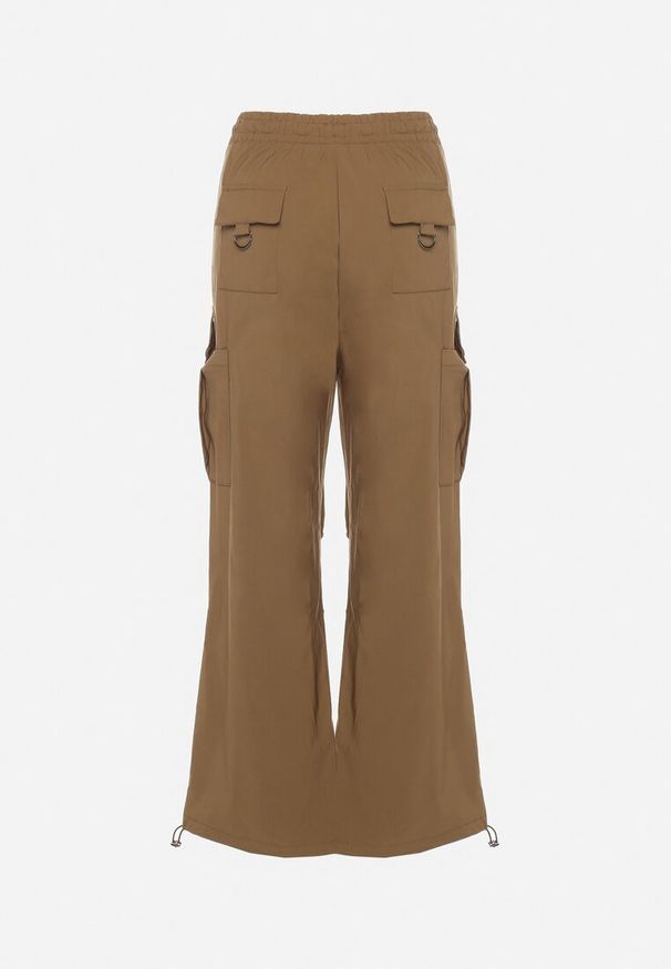 Born2be - Brązowe Spodnie Bojówki z Wysokim Stanem z Gumką w Pasie z Kieszeniami Biorella. Okazja: na co dzień. Stan: podwyższony. Kolor: brązowy. Długość: długie. Styl: casual, elegancki