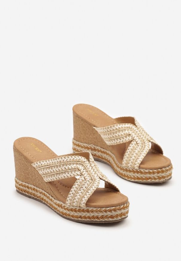 Born2be - Beżowe Klapki Vices na Koturnie z Plecionką Eravella. Okazja: na co dzień. Kolor: beżowy. Materiał: jeans. Sezon: lato. Obcas: na koturnie. Styl: elegancki, casual. Wysokość obcasa: średni