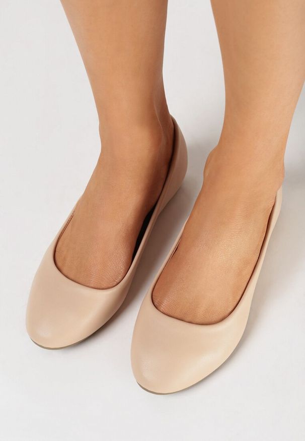 Born2be - Beżowe Balerinki Ikolevia. Okazja: na co dzień, na spotkanie biznesowe. Kolor: beżowy. Styl: biznesowy, elegancki, casual