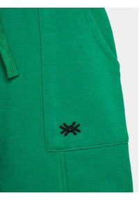 United Colors of Benetton - United Colors Of Benetton Spodnie dresowe 3V0KGF031 Zielony Regular Fit. Kolor: zielony. Materiał: bawełna, dresówka, syntetyk #3