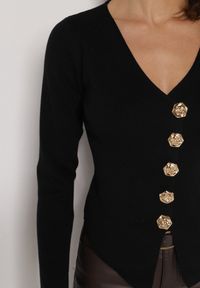 Born2be - Czarny Sweter z Wiskozą Ozdobiony Guzikami Zetisae. Okazja: na co dzień. Kolor: czarny. Materiał: wiskoza. Wzór: aplikacja. Styl: klasyczny, casual, elegancki #5