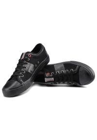 Trampki damskie Cross Jeans, z materiału tekstylnego o wzmocnionej strukturze z klasycznym sznurowaniem gumowym noskiem oraz płaską podeszwą, czarne,. Okazja: na co dzień. Kolor: czarny. Materiał: materiał, guma. Szerokość cholewki: normalna. Obcas: na płaskiej podeszwie. Styl: klasyczny #7
