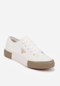 Renee - Biało-Beżowe Trampki VICES na Żłobionej Platformie Zdobione Trójkątną Aplikacją Lorerina. Nosek buta: okrągły. Zapięcie: sznurówki. Kolor: biały. Materiał: materiał. Wzór: aplikacja. Obcas: na platformie. Wysokość obcasa: niski #8