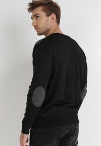 Born2be - Czarny Sweter Melyse. Typ kołnierza: dekolt w kształcie V. Kolor: czarny. Materiał: jeans. Wzór: aplikacja. Styl: klasyczny #5