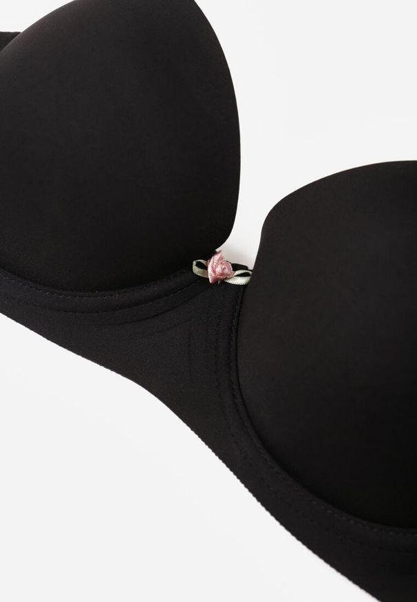 Renee - Czarny Gładki Biustonosz o Klasycznym Fasonie Amanei. Kolor: czarny. Wzór: gładki
