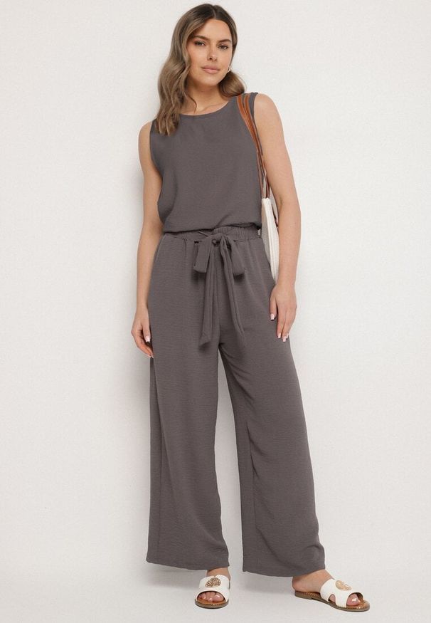 Born2be - Ciemnoszare Szerokie Spodnie z Wiskozą Wiązane w Pasie Zilenna. Okazja: na co dzień. Kolor: szary. Materiał: wiskoza. Styl: klasyczny, casual, elegancki