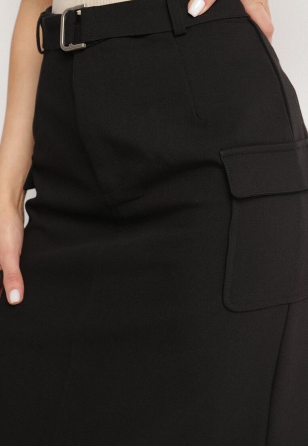 Born2be - Czarna Spódnica z Wiskozą Paskiem i Kieszeniami z Klapami Talabria. Okazja: na co dzień. Kolor: czarny. Materiał: wiskoza. Styl: elegancki, casual