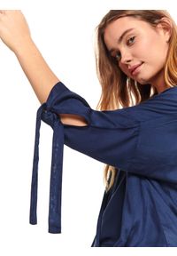 TOP SECRET - Bluzka długi rękaw o luźnym kroju, z rękawem kimono. Typ kołnierza: dekolt w serek. Kolor: niebieski. Materiał: jeans, tkanina. Długość rękawa: długi rękaw. Długość: długie. Styl: elegancki #6