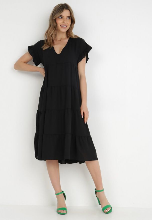 Born2be - Czarna Sukienka Clymale. Kolekcja: plus size. Kolor: czarny. Długość rękawa: krótki rękaw. Wzór: aplikacja. Typ sukienki: dla puszystych. Styl: klasyczny, elegancki. Długość: midi