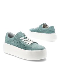 Sneakersy damskie Filippo, cholewka ze skóry naturalnej zamszowej perforowane wstawki po bokach wiązany fason, zielone, DP7520/26. Okazja: na co dzień. Zapięcie: sznurówki. Kolor: zielony. Materiał: skóra, zamsz. Szerokość cholewki: normalna. Obcas: na platformie. Styl: casual #2
