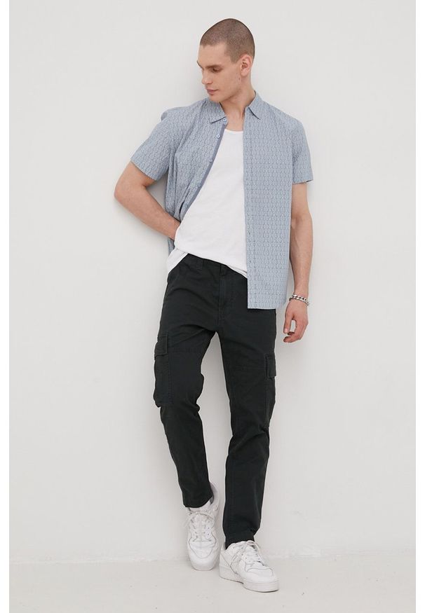 Superdry spodnie męskie kolor czarny dopasowane. Kolor: czarny. Materiał: tkanina