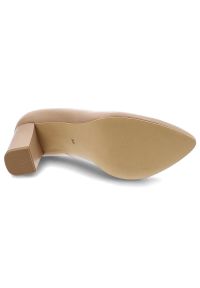 Beżowe Czółenka Clasicco Eleganckie Skórzane Buty. Okazja: na co dzień. Zapięcie: bez zapięcia. Kolor: beżowy. Materiał: skóra. Szerokość cholewki: normalna. Wzór: aplikacja. Obcas: na słupku. Styl: elegancki #5