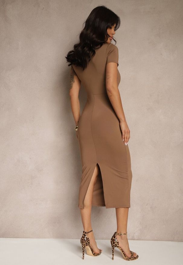 Renee - Brązowa Sukienka Bodycon o Dopasowanym Kroju z Dekoltem w V Efrerina. Okazja: na co dzień. Kolor: brązowy. Materiał: jeans. Długość rękawa: krótki rękaw. Typ sukienki: bodycon. Styl: klasyczny, casual, elegancki