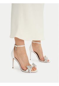 Steve Madden Sandały Newlywed 11005241 Biały. Kolor: biały. Materiał: materiał #6