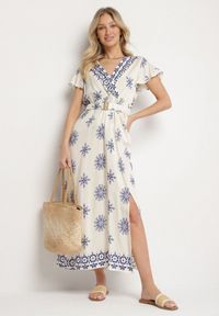 Born2be - Niebieska Sukienka w Ornamentalny Wzór z Elastycznym Paskiem Tosvanna. Okazja: na co dzień. Kolor: niebieski. Długość rękawa: krótki rękaw. Wzór: aplikacja. Typ sukienki: kopertowe, proste. Styl: klasyczny, casual, elegancki #1