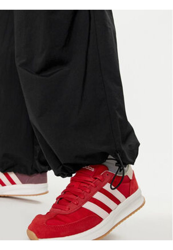 Adidas - adidas Spodnie dresowe City Escape Woven Parachute IV9780 Czarny Loose Fit. Kolor: czarny. Materiał: syntetyk