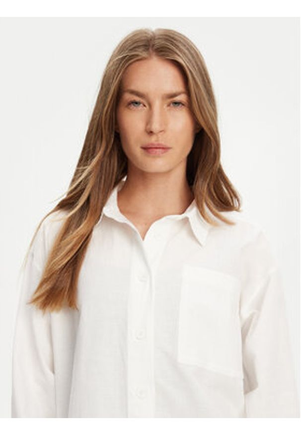 Mustang Koszula Willow 1016575 Biały Relaxed Fit. Kolor: biały. Materiał: bawełna