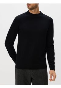 Reserved - Sweter z wełny merino - czarny. Kolor: czarny. Materiał: wełna