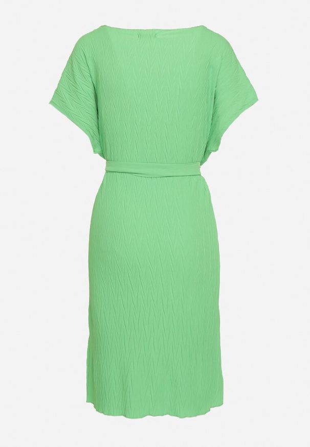 Born2be - Jasnozielona Sukienka z Krótkim Rękawem i Materiałowym Paskiem Ellata. Okazja: na spotkanie biznesowe, do pracy, na co dzień. Kolor: zielony. Materiał: materiał. Długość rękawa: krótki rękaw. Typ sukienki: proste. Styl: casual, biznesowy