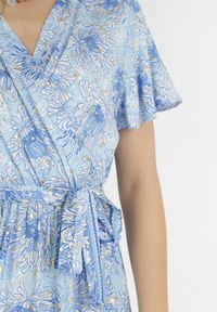 Born2be - Niebieska Sukienka Kopertowa z Wiskozy z Gumką w Talii i Metalicznym Wzorem Hollisa. Kolor: niebieski. Materiał: wiskoza. Typ sukienki: kopertowe #2