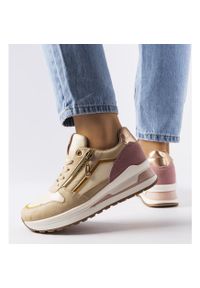 Inna Beżowo-różowe sportowe sneakersy Delid. Nosek buta: okrągły. Kolor: różowy. Materiał: guma #4