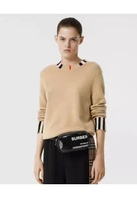 Burberry - BURBERRY - Beżowy sweter z kaszmiru. Kolor: beżowy. Materiał: kaszmir. Wzór: aplikacja. Sezon: jesień
