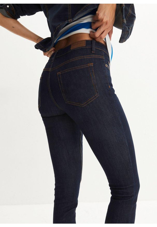 bonprix - Dżinsy ze stretchem skinny, mid waist. Kolor: niebieski