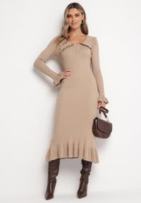 Born2be - Beżowa Prążkowana Sukienka Midi z Kołnierzykiem z Guzikami i Falbanką Prestaria. Okazja: do pracy, na spotkanie biznesowe. Kolor: beżowy. Materiał: prążkowany. Styl: biznesowy. Długość: midi #5