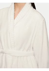 Triumph Szlafrok Robes 10216526 Biały. Kolor: biały. Materiał: syntetyk