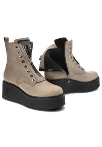 Beżowe Botki Armodo Damskie Modne Obuwie. Okazja: na spacer. Zapięcie: zamek. Kolor: beżowy. Materiał: skóra. Wzór: aplikacja. Obcas: na obcasie. Wysokość obcasa: średni #5