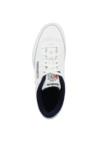 Buty do chodzenia damskie Reebok Club C 85. Zapięcie: sznurówki. Kolor: biały. Materiał: materiał, skóra, syntetyk. Szerokość cholewki: normalna. Model: Reebok Club. Sport: turystyka piesza