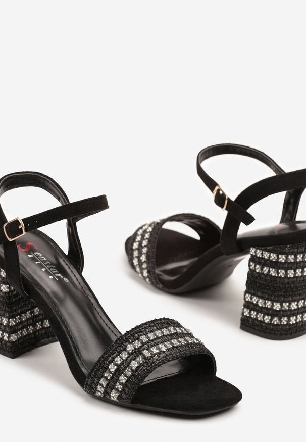 Born2be - Czarne Sandały na Obcasie z Cyrkoniami Fendisa. Okazja: na co dzień. Zapięcie: sprzączka. Kolor: czarny. Materiał: jeans. Obcas: na obcasie. Styl: elegancki, casual. Wysokość obcasa: średni