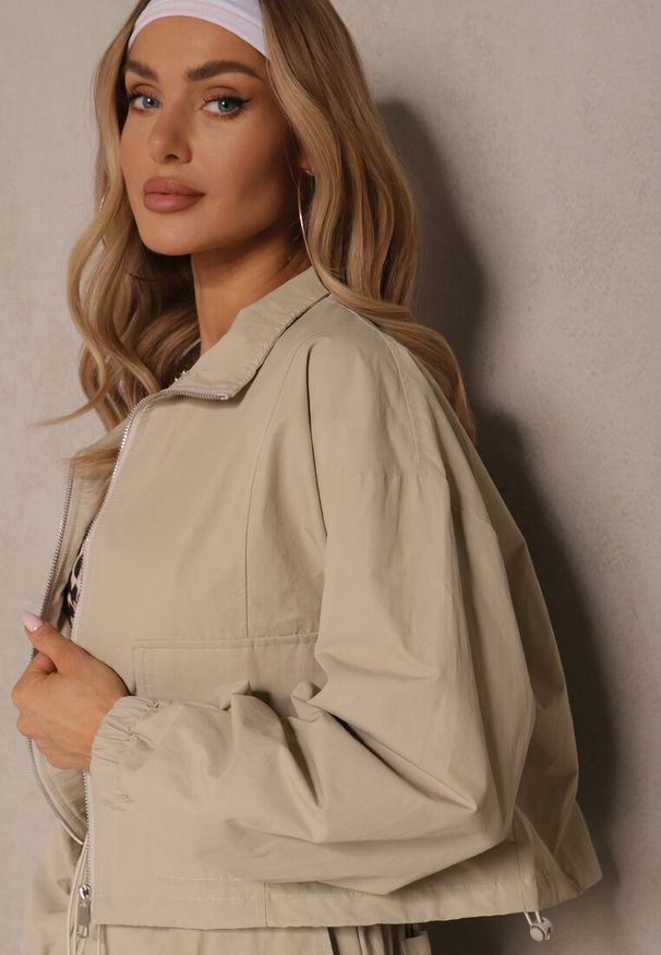 Renee - Jasnobeżowy Komplet z Bawełną Spódnica i Rozpinana Bluza Evorea. Kolor: beżowy. Materiał: bawełna