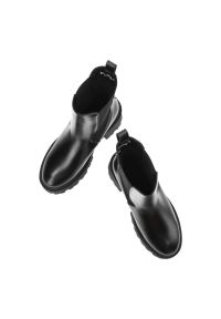 Czarne Botki Karino Wygodne Buty Damskie. Kolor: czarny. Materiał: skóra. Szerokość cholewki: normalna. Obcas: na obcasie. Styl: klasyczny. Wysokość obcasa: średni #7