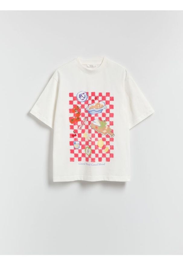 Reserved - T-shirt oversize z nadrukiem - biały. Kolor: biały. Materiał: dzianina, bawełna. Wzór: nadruk