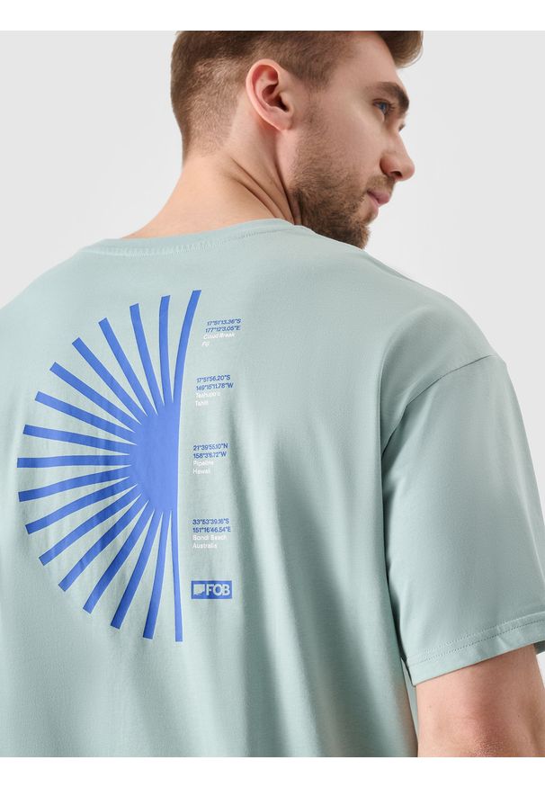 4f - 4F T-shirt oversize z nadrukiem męski - turkusowe S. Okazja: na co dzień. Kolor: turkusowy. Materiał: bawełna, dzianina, jersey. Długość rękawa: krótki rękaw. Długość: krótkie. Wzór: nadruk. Styl: casual, sportowy, klasyczny